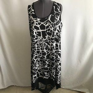 🌷🪻🌺🌸 - Avenue Black & White Pattern Dress